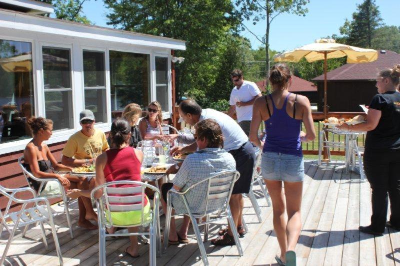 Minden Hills Red Umbrella Inn المظهر الخارجي الصورة